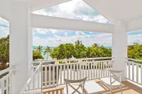 Airlie Beach Hotel - Mountain view