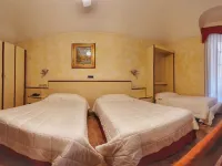 Le Petit Hotel Hotels near Museo del Risorgimento