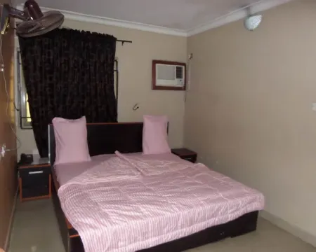 B & S Hotel Ξενοδοχεία στην πόλη Agege