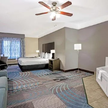 La Quinta Inn & Suites by Wyndham Conroe