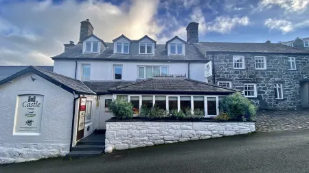 Castle Cottage Inn Отели в г. Llanbedr