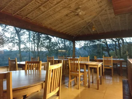 Pousada Cantares Отели рядом с достопримечательностью «Sao Jose Fountain»