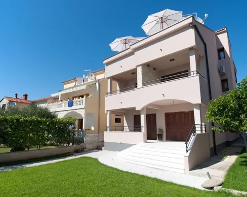 BonaMare Apartments Hotels in Turanj