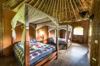 Luna Lodge Hotels in Carate