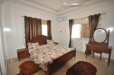 B2 Self Catering Apartments Hôtels à : Serrekunda