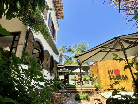 A Coroa Hostel & Suites
