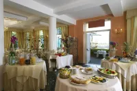 Viktoria Palace Hotel - balcony