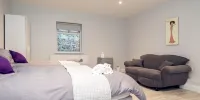 Godfrey Mews - Deluxe Apartment, Private Bathroom, Canal View (1)
