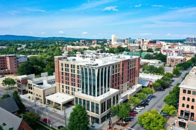 Homewood Suites by Hilton Greenville Downtown Hôtels à proximité de : The Spa at West End