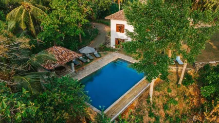 Villa Karamoja Отели рядом с достопримечательностью «Stilt Fisherman»