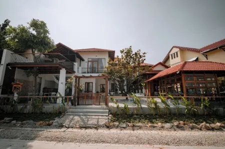 Hue River Side Villa Отели рядом с достопримечательностью «Nguyen Dinh Chieu Walking Street»