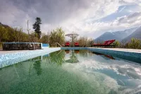Larisa Resort Manali - Kolam Atas Bumbung