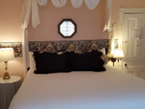 Cleveland House Inn Hotels in Newport