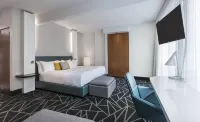 Warwick Le Crystal Montreal - Balkoner