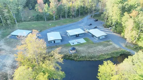 Golden Pond Cabins Hotels in Altmar