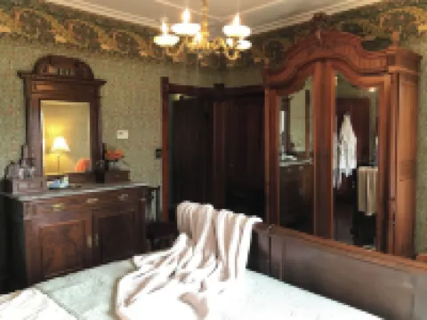 The Nauvoo Grand Bed & Breakfast Hotels in Nauvoo