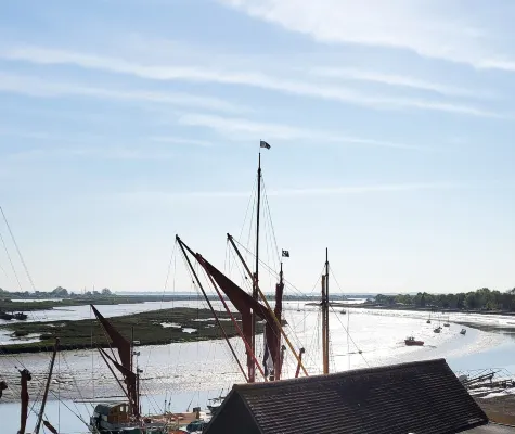 Jolly Sailor- Fish on the Quay Hotels in Maldon