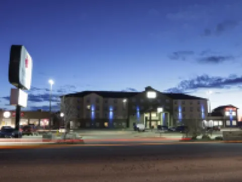 Paradise Inn and Suites Hotels in Valleyview