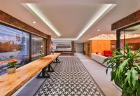 Lale Hotel - ที่มีบาร์