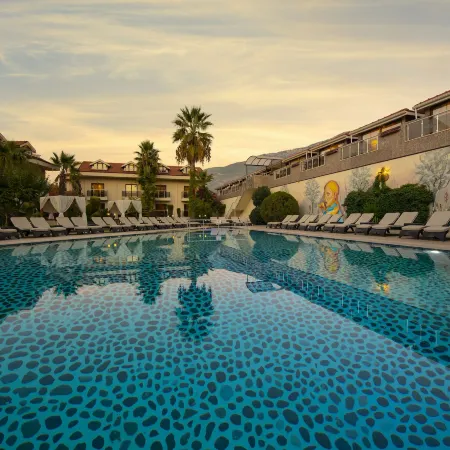 HAN Deluxe Hotel