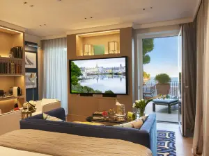 โรงแรมเอท ปาราจจี
