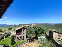 Casas Pirineo Aínsa: Historic Palace & Garden - Mountain view