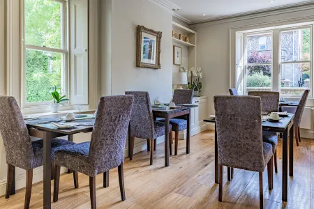 Lorne House Bed & Breakfast Отели в г. Коршам