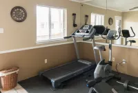 Vineyard Court Designer Suites Hotel - Gym