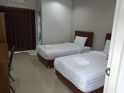 V2 Hotel فنادق في Chaloem Phra Kiat