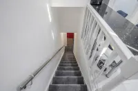 Stunning Top 2 Bed Flat Tilbury Central Location