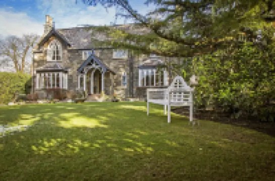 Cedar Manor Hotels in 