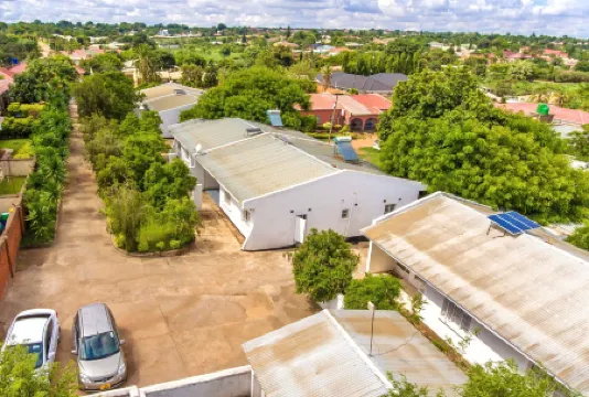 Spendwise Lodge and Apartments Отели рядом с достопримечательностью «Парк Хавила»