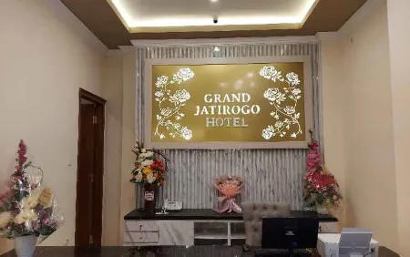 Grand Jatirogo Hotel Отели в г. Jatirogo