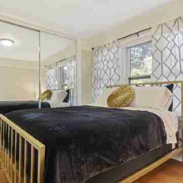 5th & Vine, Classic Craftsman with Modern Flair! Rooms