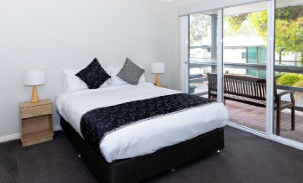 Airport Tourist Village Melbourne - Housity