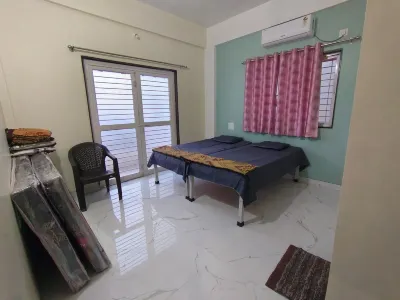 Vatavruksha Swamikrupa Residency Hotels in Akkalkot