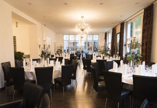 비엔나 하우스 이지 카스트로프-라우크젤