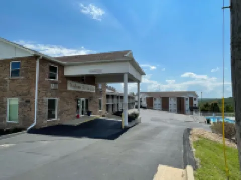 Schmidt's Creek Hotel Hotels in Pawhuska Township