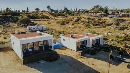 Villas la Morita Valle de Guadalupe Отели рядом с достопримечательностью «Adobe Guadalupe Vineyards & Inn Aztec Breeding Farm»