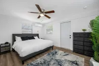 Spacious 4Br w Pool BBQ Grill Theatre Room