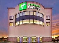 Holiday Inn Express Waterloo-Cedar Falls Hôtels à proximité de : Waterloo Bucks Baseball