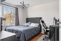 5-Bed-Rooms House with Jacuzzi, Free Parking, and 2 Toilets-Bath in Malmö Các khách sạn ở Oxie