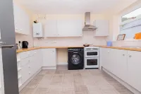 4 Guests - Free Parking - Near Attractions