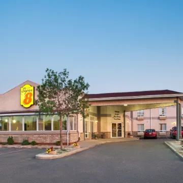 Super 8 by Wyndham Brandon MB
