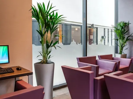 Lagrange Apart’Hotel Paris-Boulogne Отели рядом с достопримечательностью «Севрская фарфоровая мануфактура»