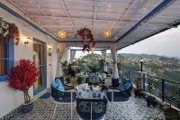 A Santorini Home - by le Rêve 5Mins from Mall Road - Kitchen
