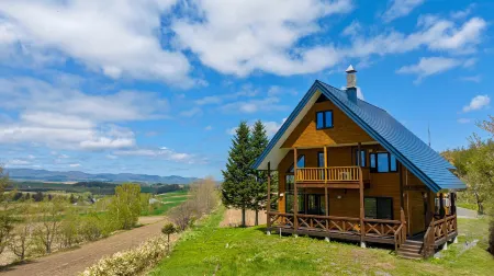 Biei san-ai-no-oka Villa Shion Отели рядом с достопримечательностью «Parent and Kid Tree»