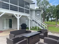 Lakeside Retreat - Large Spacious Home with Gameroom!