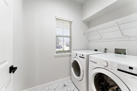 Modern & Homey 3Br Home, Remote Work Friendly, King Beds, Fast WiFi