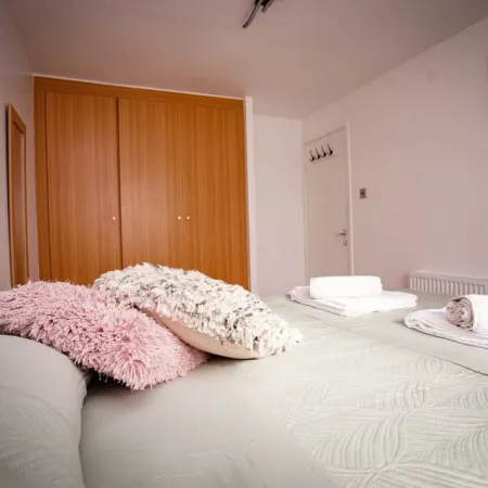 Cozy 3-Bedroom Home in Luton